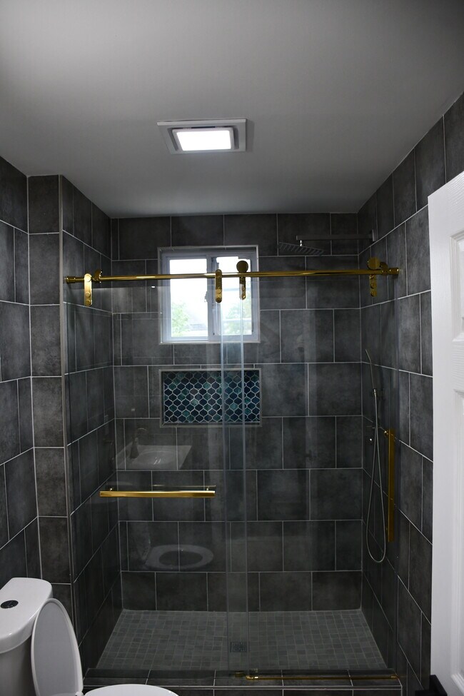 Building Photo - 433 W Bringhurst St