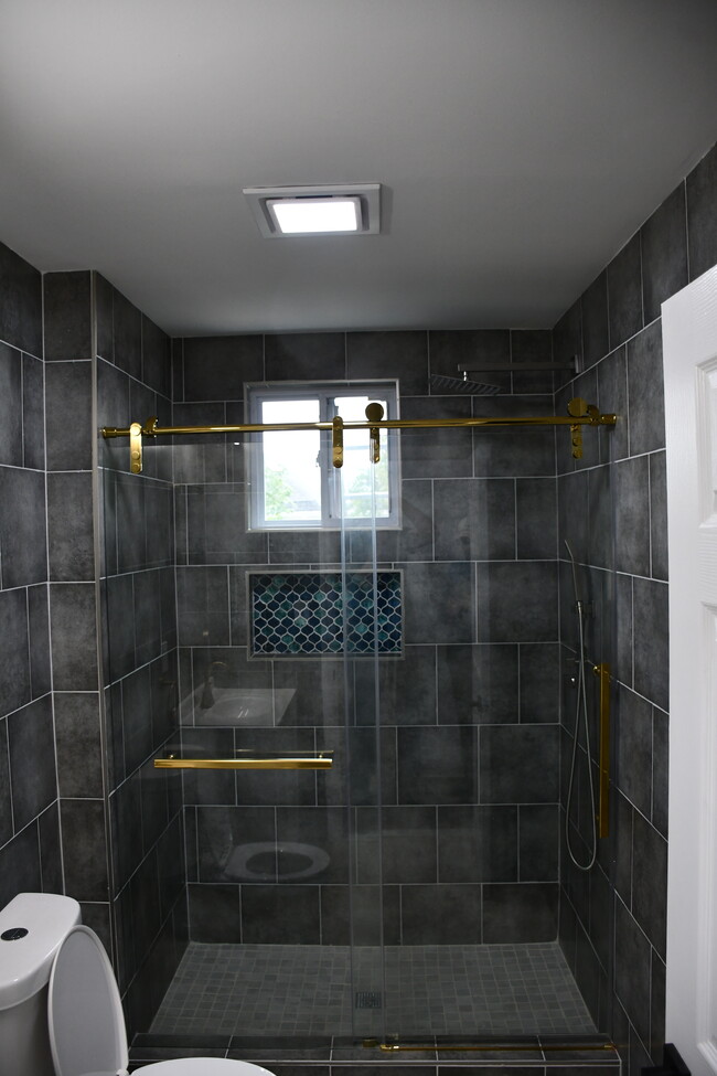 Photo - 433 W Bringhurst St Apartments