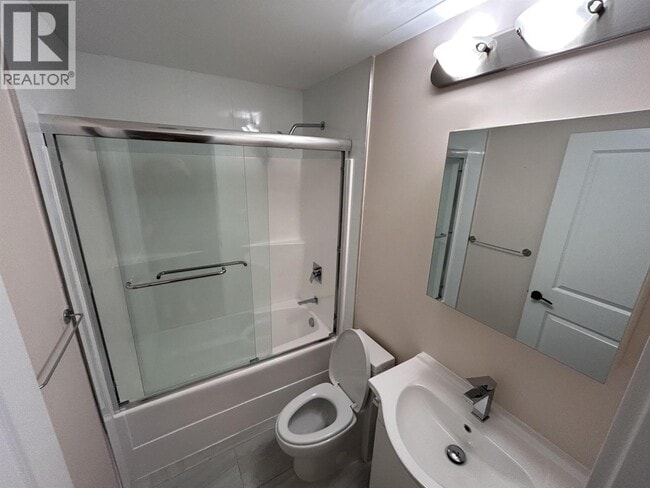 Building Photo - 191 E 11th Ave