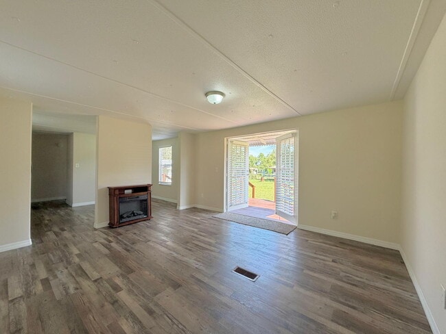 Building Photo - Move-In Ready 2-Bedroom 2 Bath home on One Acre!
