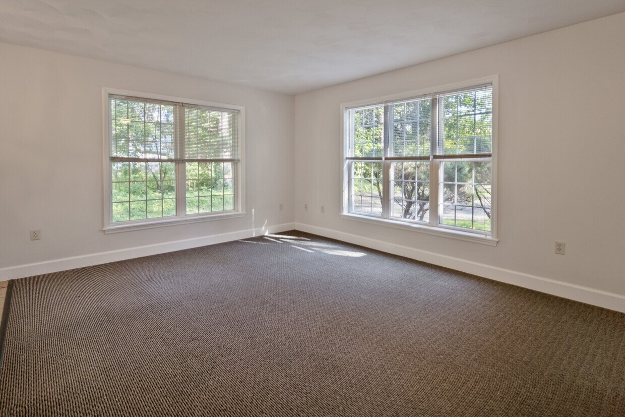 Living Room-1 - 820 Hanshaw Rd