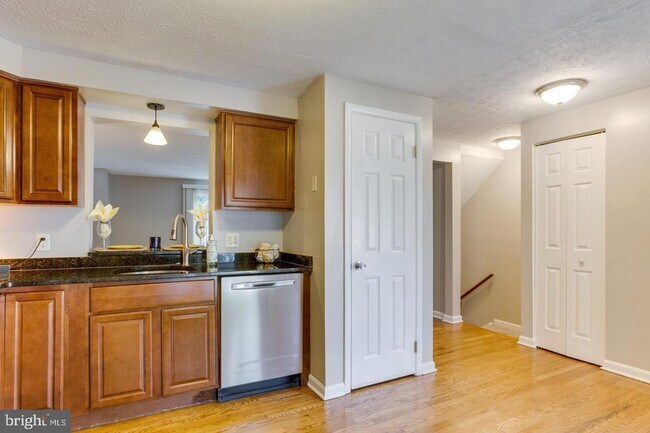 Building Photo - 3724 Bonnybridge Pl