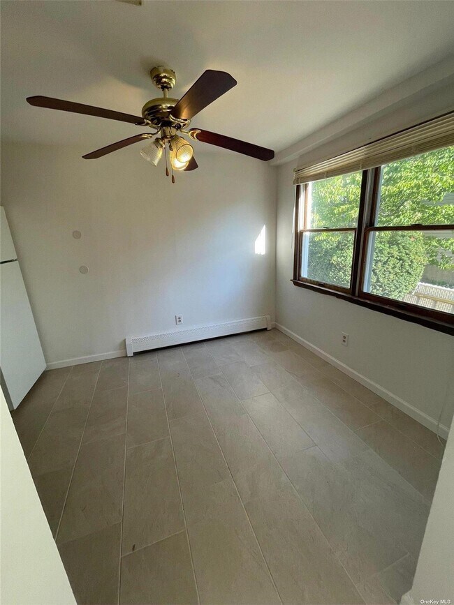 Foto del edificio - 644 Seamans Neck Rd