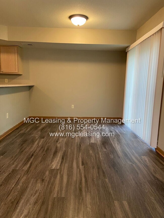 Foto del edificio - 707-709 SE Summit Ave