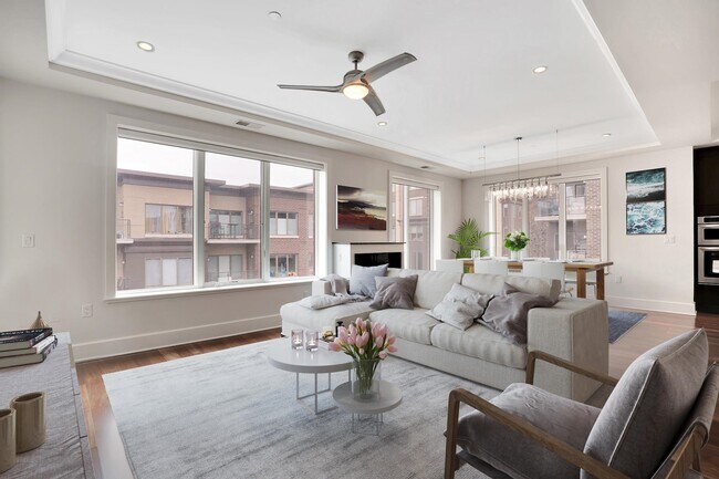 Building Photo - 250 HENLEY Pl