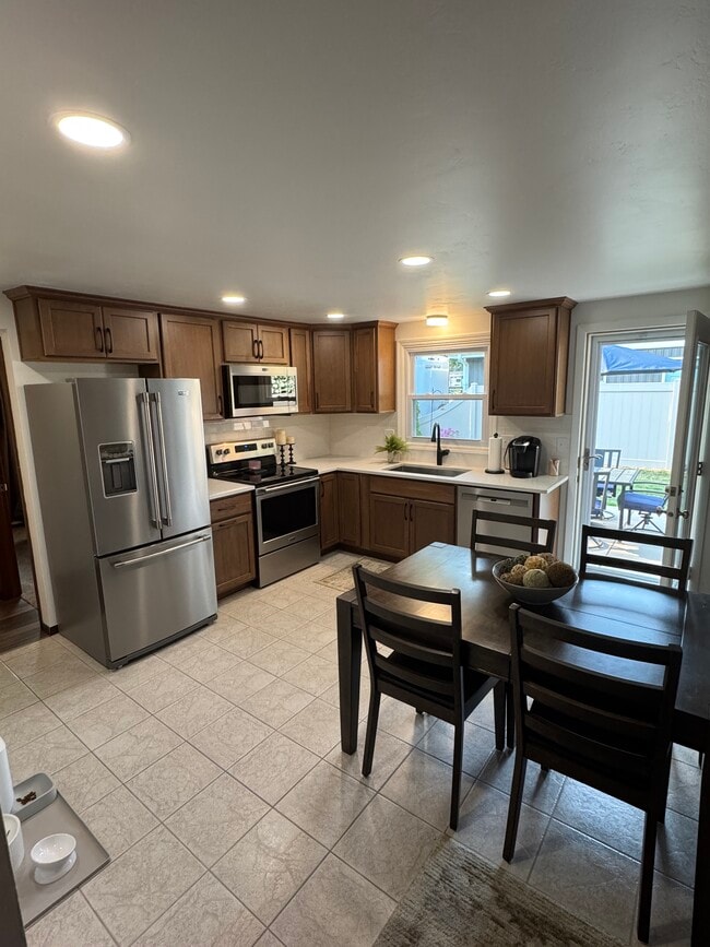 Building Photo - 2955 Jauquet Dr