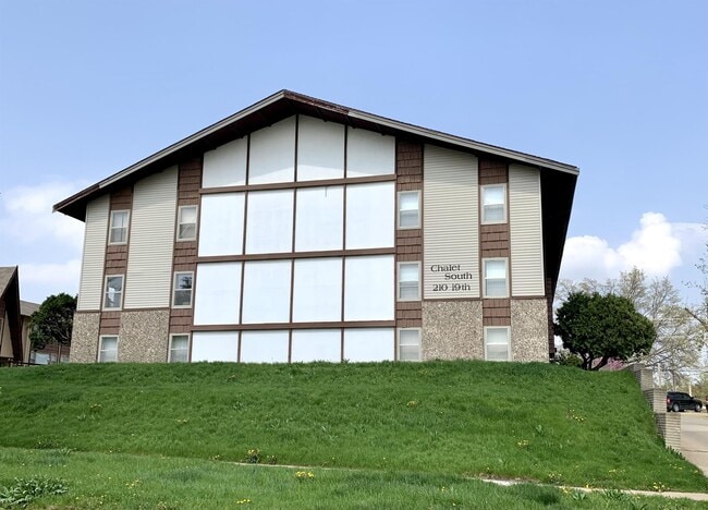 Building Photo - 210 19th St NE