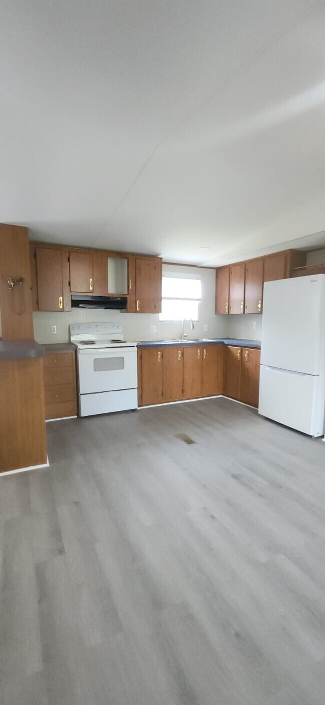 Building Photo - 19 Whispering Pines Cir
