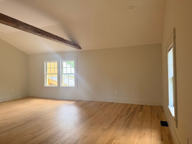 Foto del edificio - 144 Hudson Ave