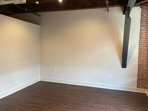 Building Photo - 806 Sampson St