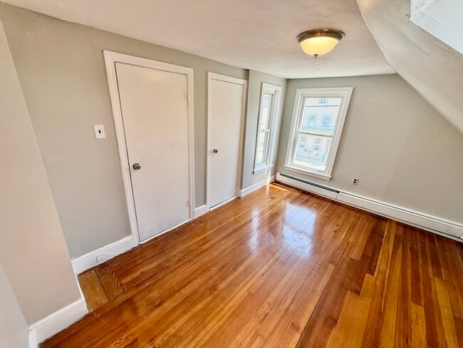 Building Photo - 42 Playstead Rd
