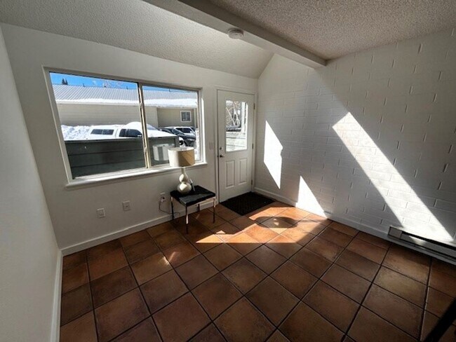 Foto del edificio - Long Term Rental- 791C Riverbend Condos- P...
