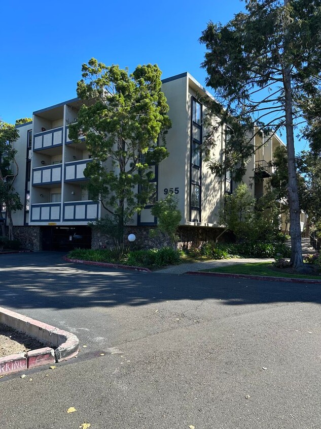 Primary Photo - 955 Shorepoint Court Unit 101