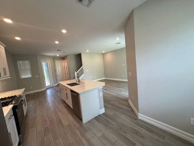 Foto del edificio - Beautiful 3/2.5 Home Located in Wesley Cha...