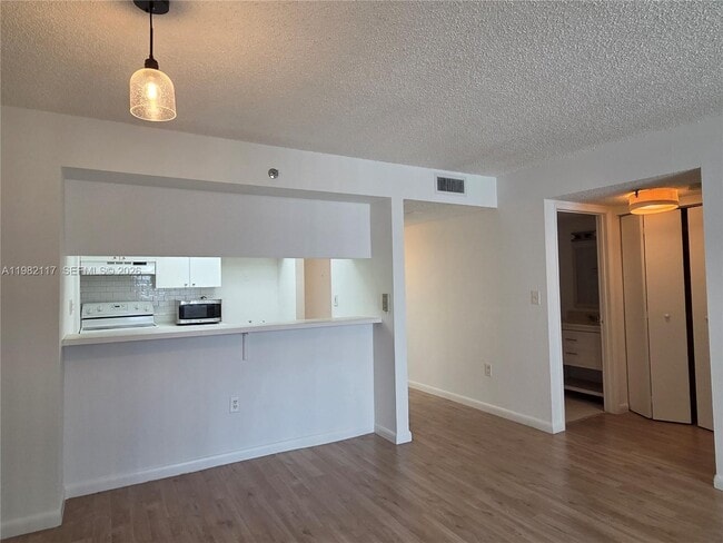 Building Photo - 850 N Miami Ave