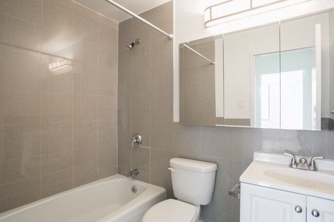 Foto del edificio - 341 E 62nd St