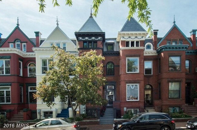 Building Photo - 918 Westminster St NW
