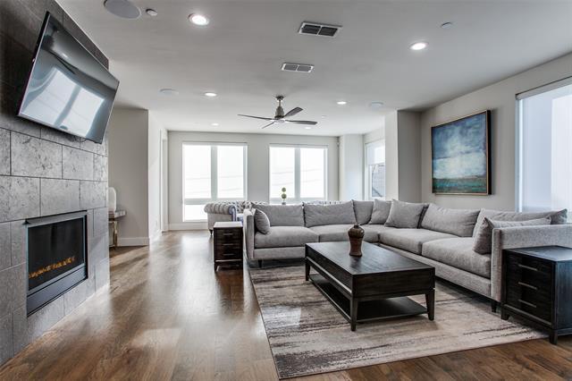 Foto del edificio - 2934 N Hall St