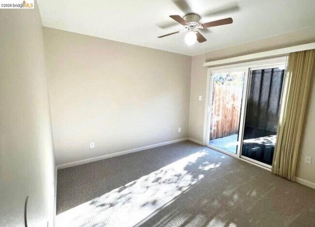 Building Photo - 511 W 5th St