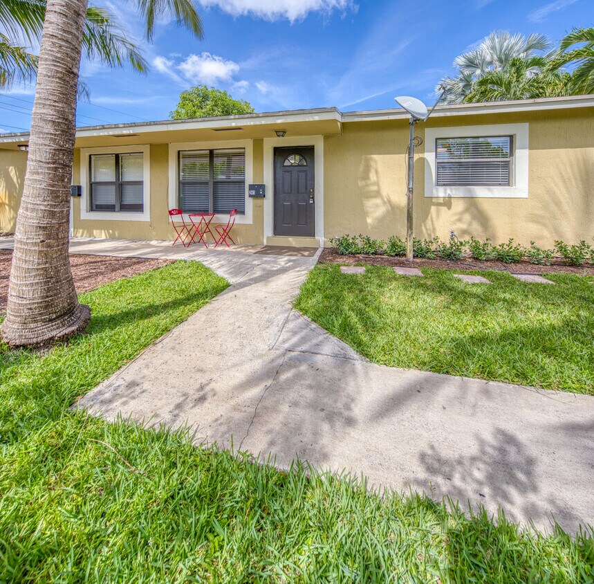 Foto principal - 241 NE 40th Ct