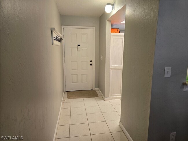 Foto del edificio - 6142 Whiskey Creek Dr