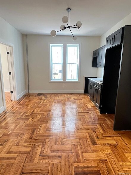 Foto principal - 486 E 95th St
