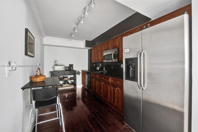 Building Photo - 9195 Collins Ave