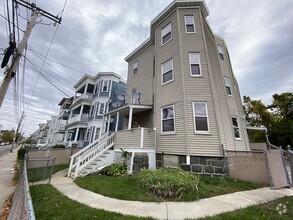 Building Photo - 136 Greenwood St