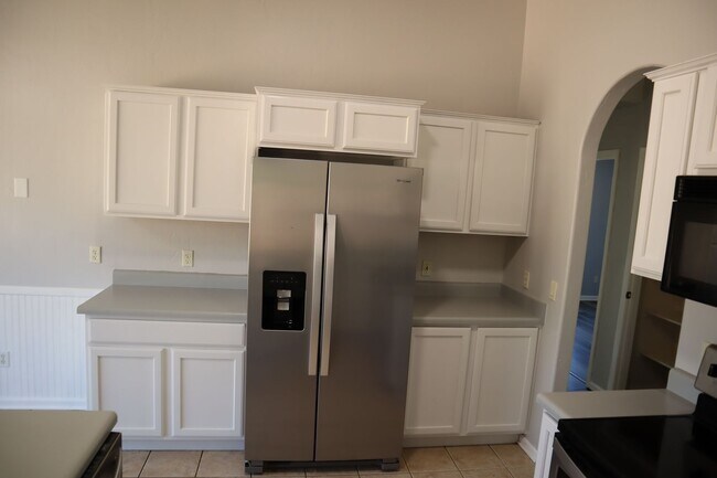 Foto del edificio - Livable, Lovable, & Available!