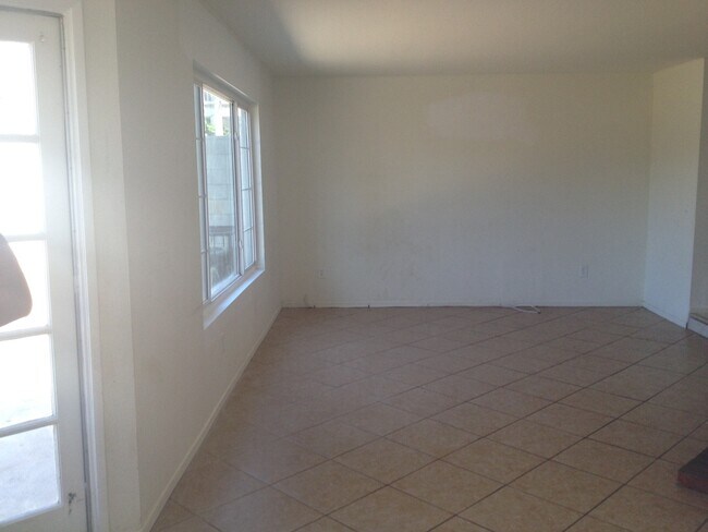 Building Photo - WOW!! AMAZING SOUTHRIDGE COMMUNITY HOUSE!!