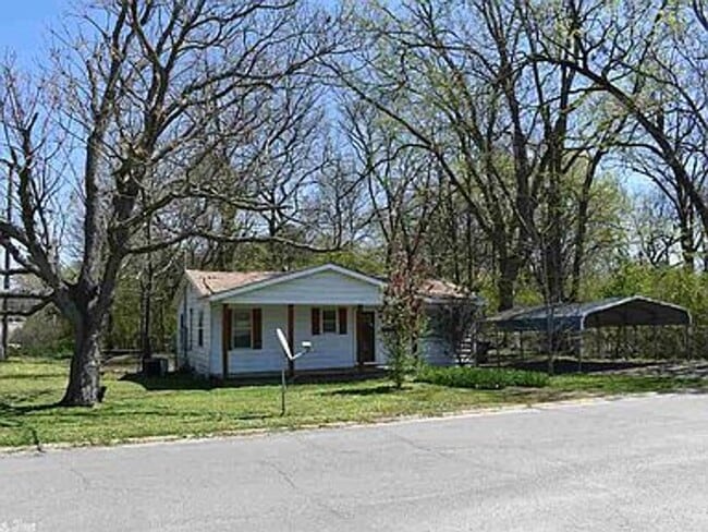 Building Photo - 610 N Fir St