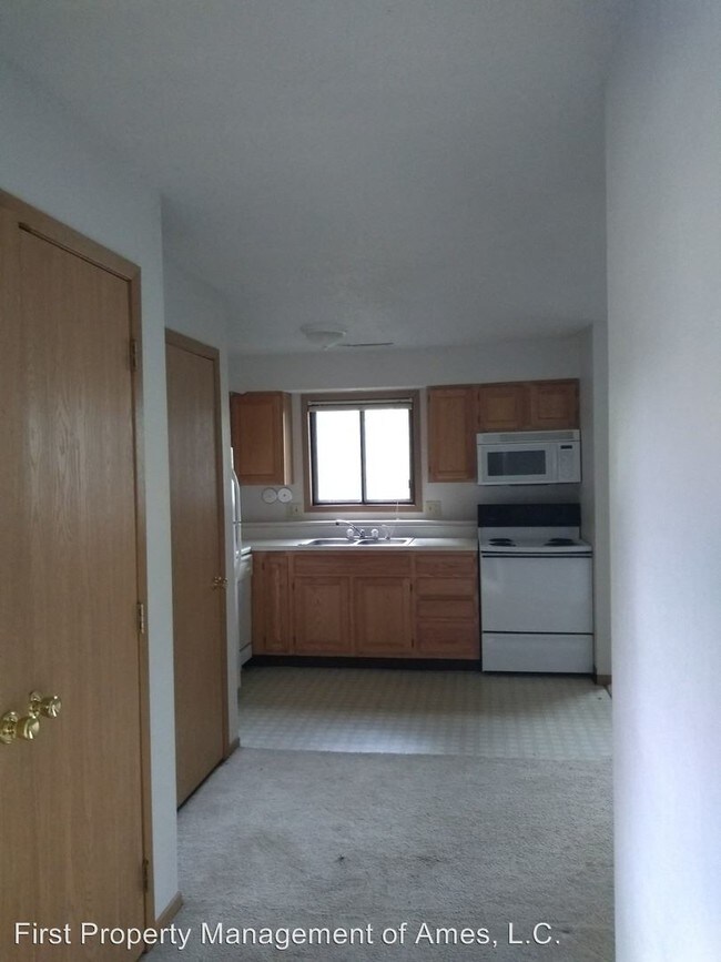 Building Photo - 1502 Delaware Ave
