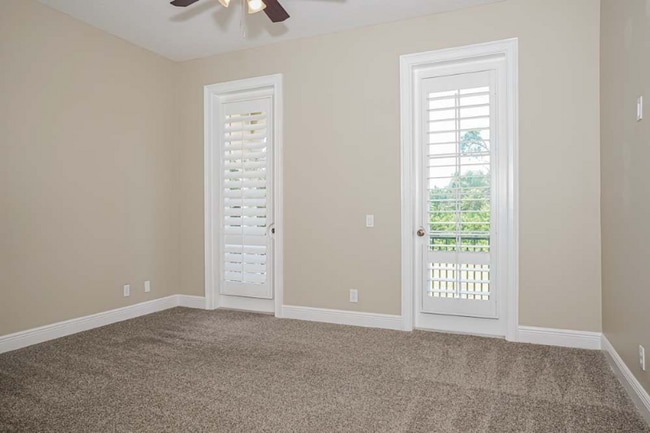 Building Photo - 462 E Rosebud Dr