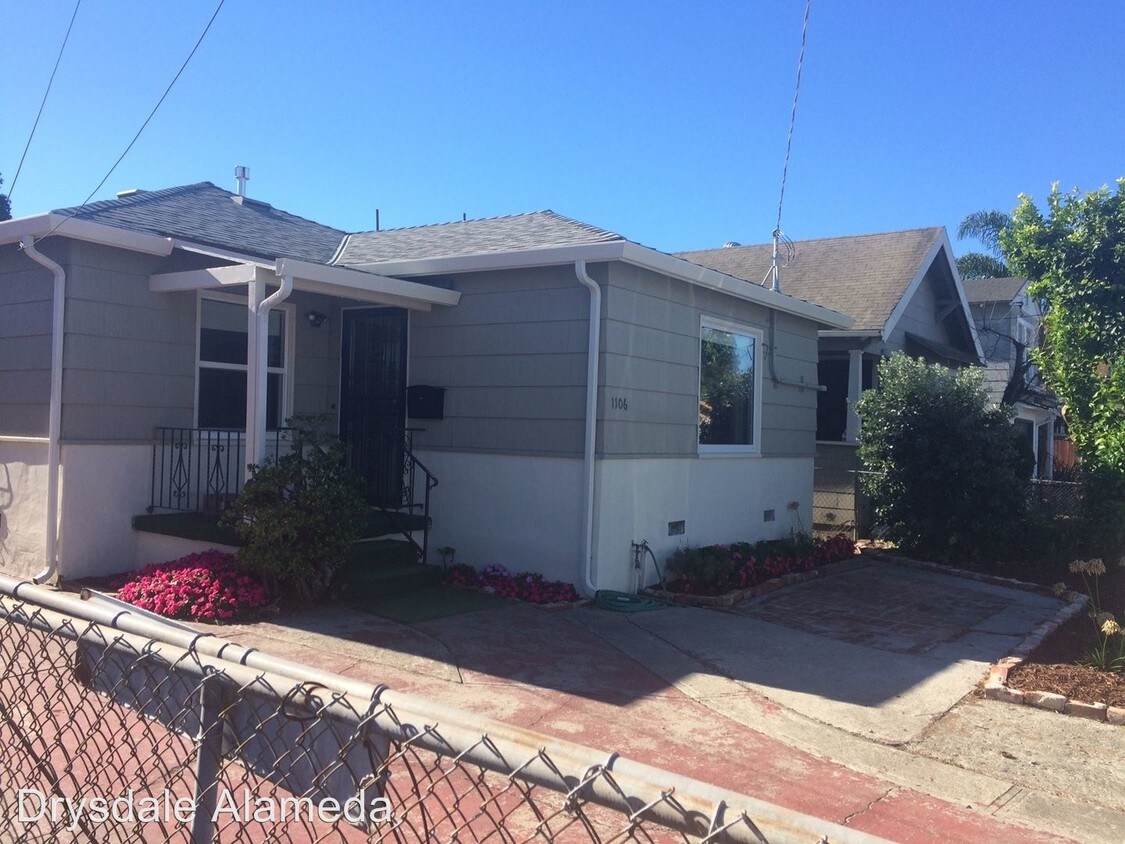 Primary Photo - 1106 104th Ave