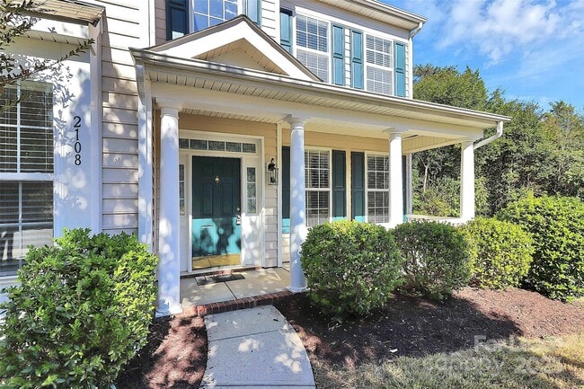 Building Photo - 2108 Oakcliffe Ct