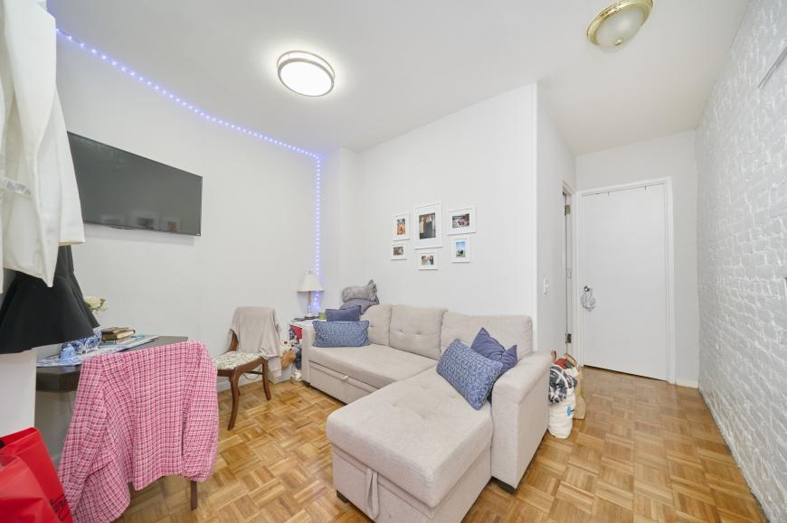 Foto principal - 2 bedroom in New York NY 10036