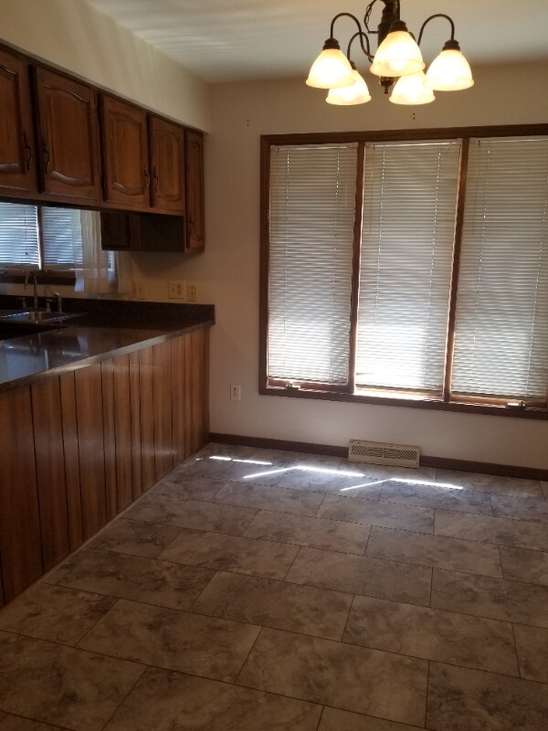 Building Photo - 6746 Woodmeadow Dr