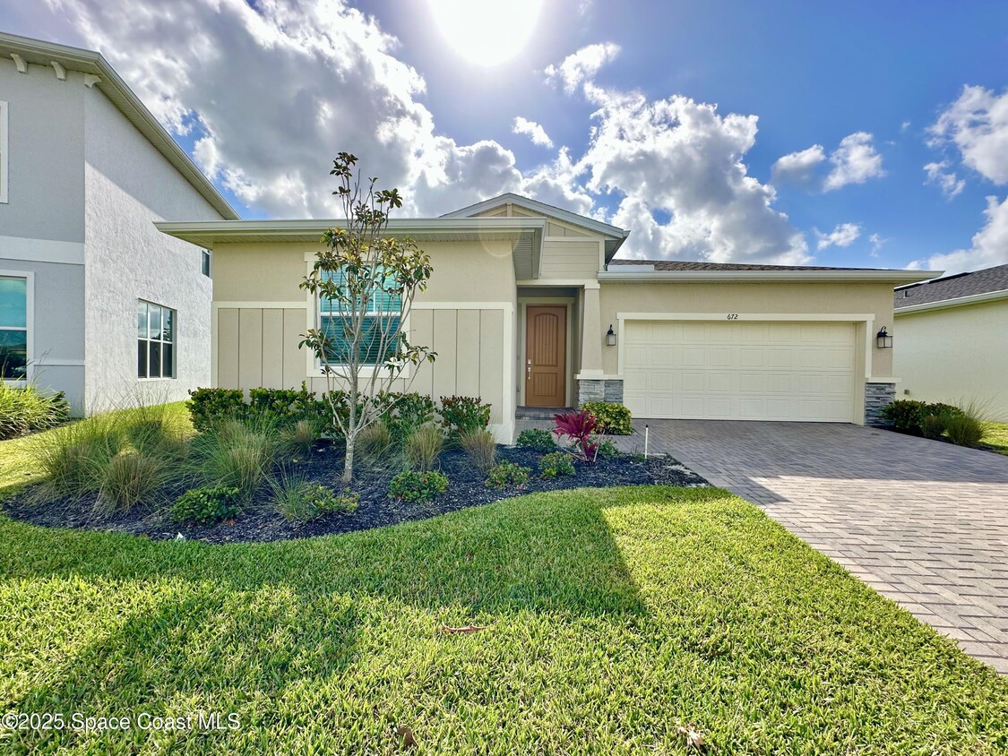 Primary Photo - 672 Veridian Cir NW