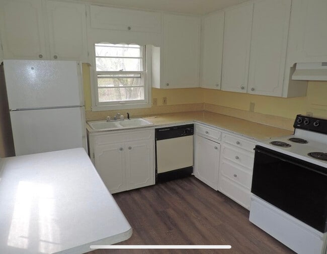 Kitchen- New range, dishwasher and microwave to be installed - 503 Melrose Ct