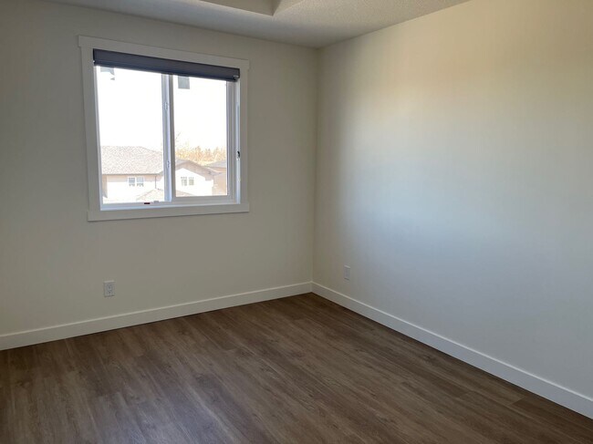 Building Photo - 0 Bed 0 Bath Unit in Ponoka, AB