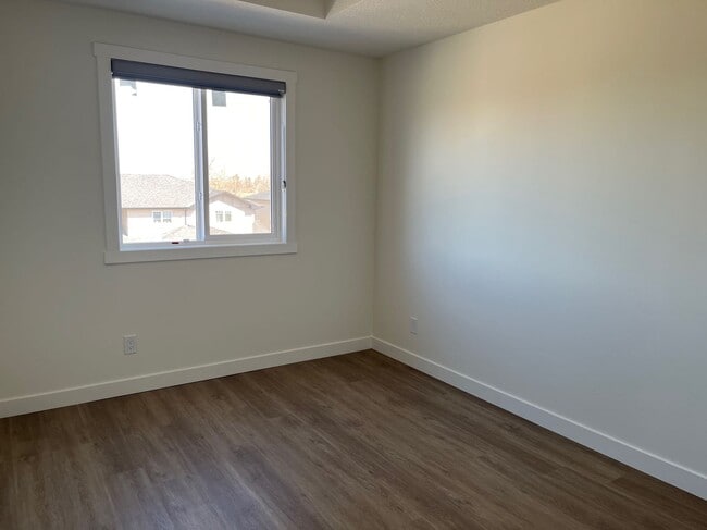 Building Photo - 2 Bed 1 Bath Unit in Ponoka, AB