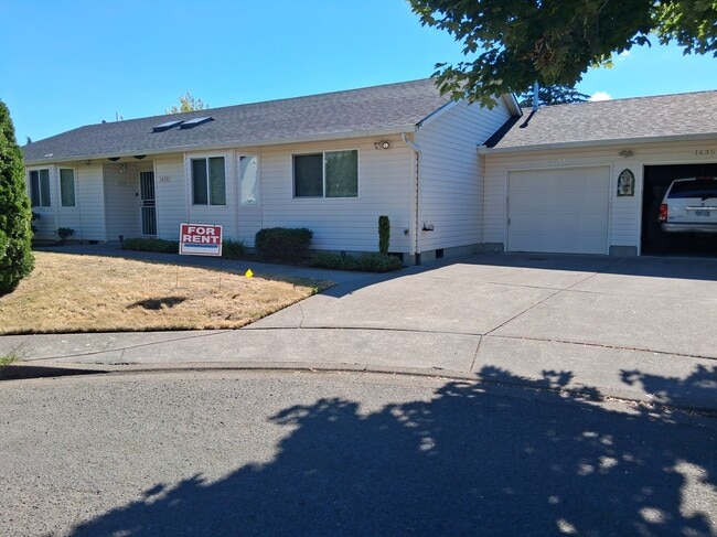 Building Photo - 1633 SE 162nd Ave