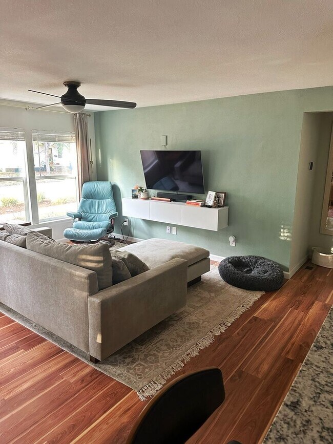 Foto del edificio - Downtown Loveland Home with Garage and Spa...