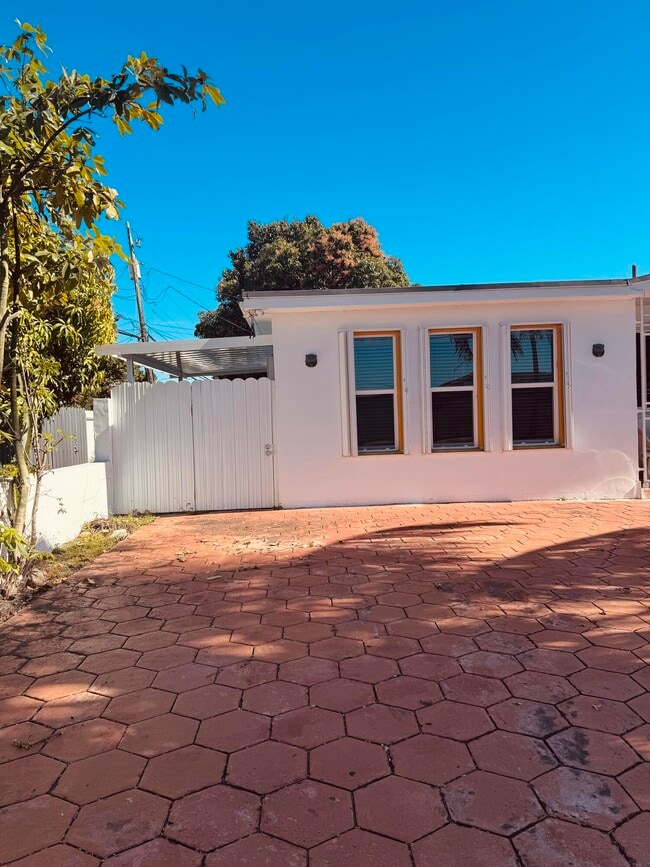 Building Photo - 3335 W 8th Ave