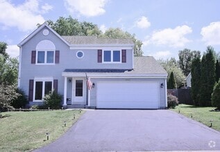 Building Photo - 2022 Redwood Dr
