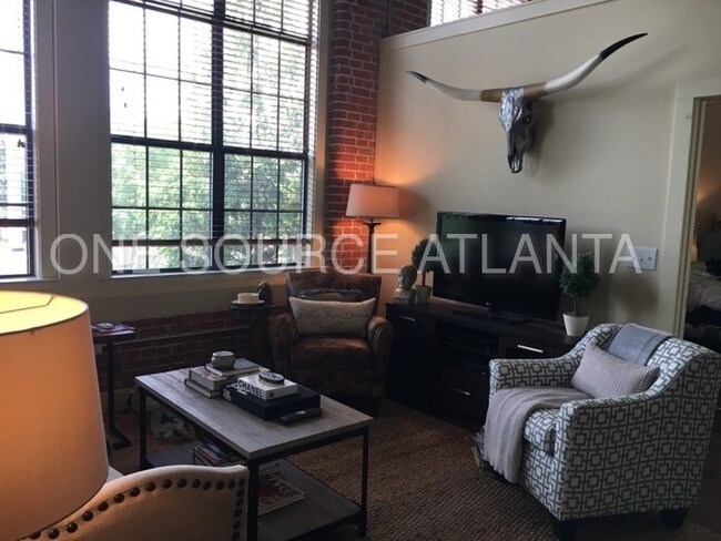 Building Photo - 1261 Caroline St NE