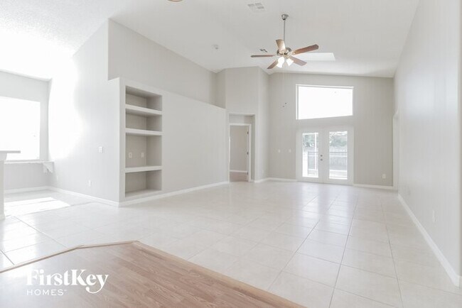 Foto del edificio - 8008 Spring Creek Dr