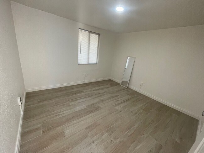 Foto del edificio - Beautifully maintained detached house with A/C, parking, refrigerator, washer and dryer, private ...