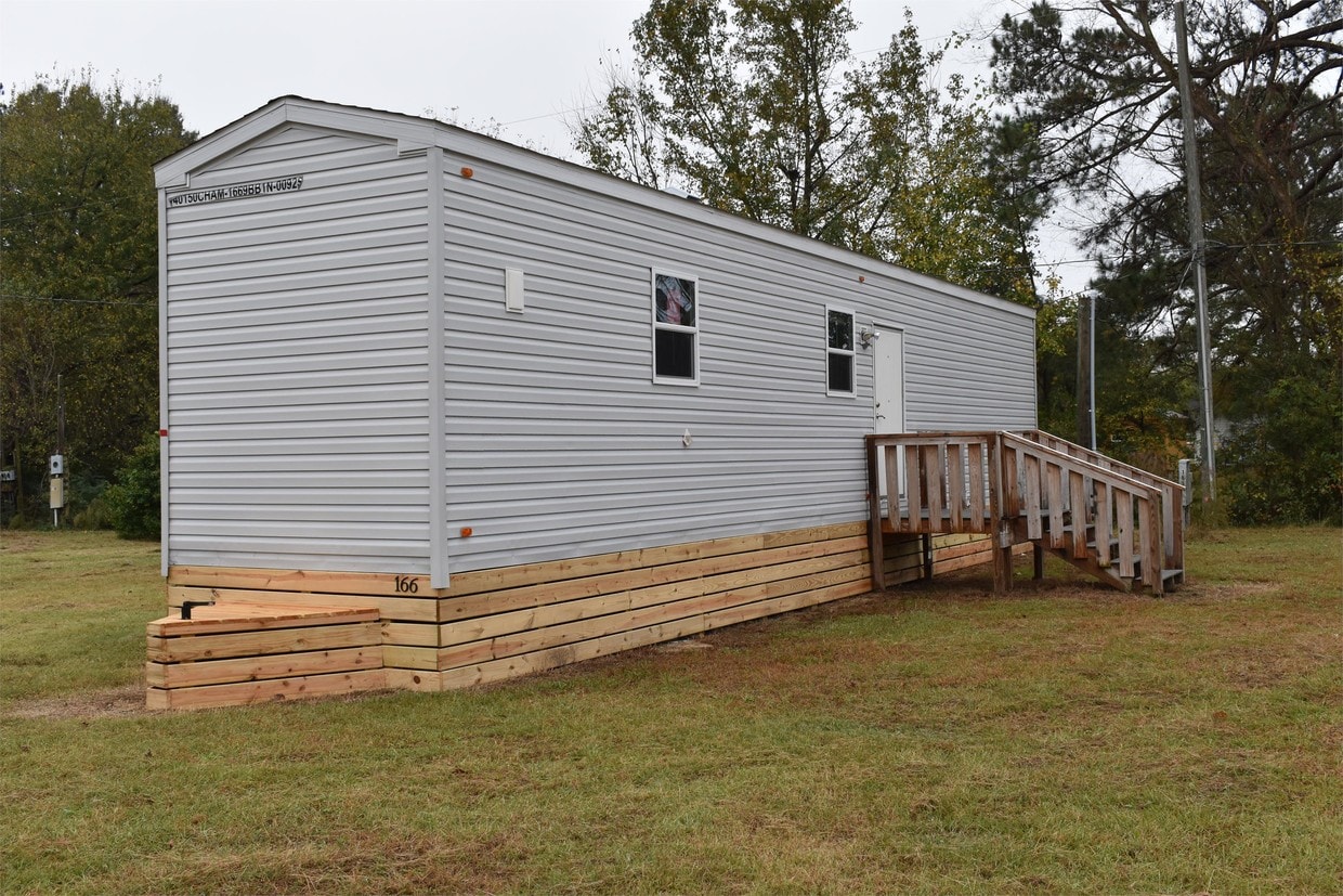 Building Photo - 166 Lakeside Ln