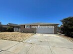 Foto principal - Remodeled three bedroom home near Marina B...